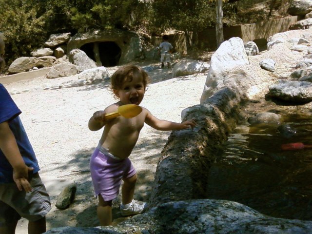 ernest e. debs water play mommy hiker